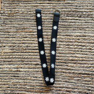 Wild Fable Black daisy loop belt